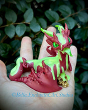 Load image into Gallery viewer, Manzana-glowing poison apple Minkin-wicked excited